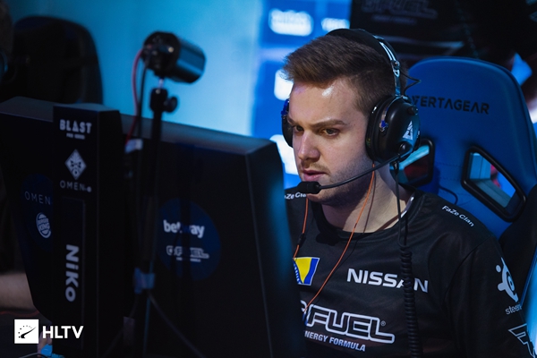 UP官方：遗憾地告别教练 Xiaobai （杨忠赫）。尽管不舍，离别是不可避免的！